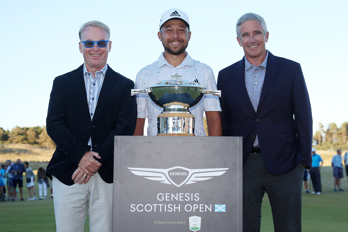 DPワールドツアーのキース・ペリーCEO（左）とPGAツアーのコミッショナー、ジェイ・モナハン氏（右/Andrew Redington/Getty Images)