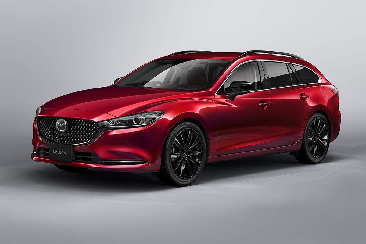 マツダ「MAZDA6 WAGON」キャディバッグ何個積める？ 4個飲み込む