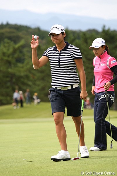 2010年 ミヤギテレビ杯ダンロップ女子オープンゴルフトーナメント初日 ヤニ・チェン 「仙台の皆さん、コンニチワ、台湾から来たヤニ チェンです」と言ったかはさだかではありません。