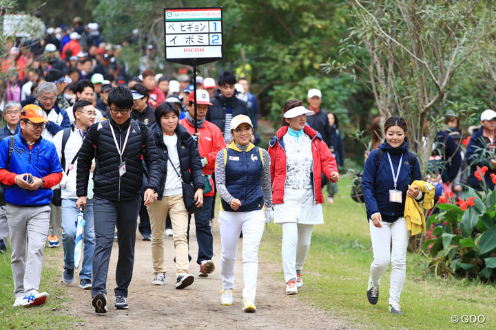 写真右がイ・チェヨンさん※2016年「LPGAツアー選手権リコーカップ」