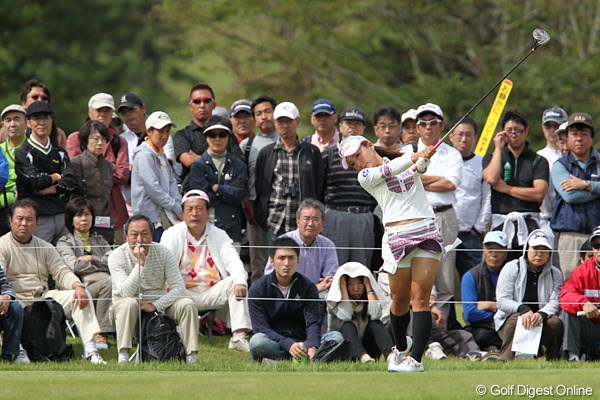 2010年 ミヤギテレビ杯ダンロップ女子オープンゴルフトーナメント初日 有村智恵 ディフェンディングチャンピオンの智恵ちゃんは東北高校出身、仙台は第2の故郷です。
