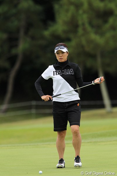 2010年 ミヤギテレビ杯ダンロップ女子オープンゴルフトーナメント初日 大山志保 怪我はもう大丈夫なんでしょうか？1アンダー、8位タイ。