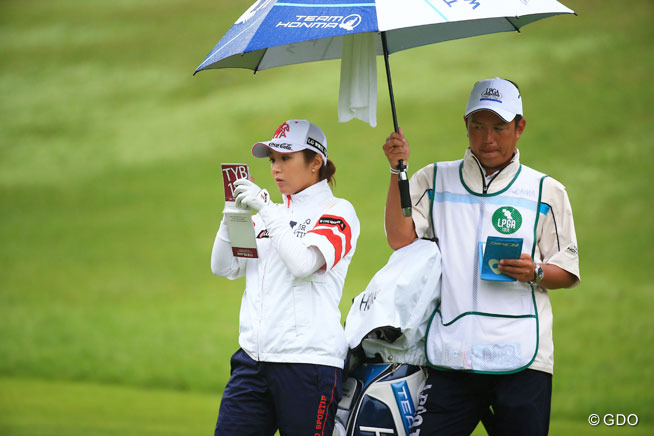 隣でボミのプレー姿を見守ってきた※2016年「日本女子プロゴルフ選手権大会コニカミノルタ杯」