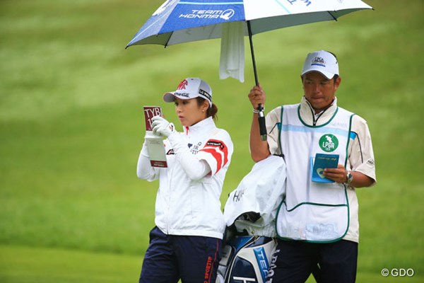 隣でボミのプレー姿を見守ってきた※2016年「日本女子プロゴルフ選手権大会コニカミノルタ杯」