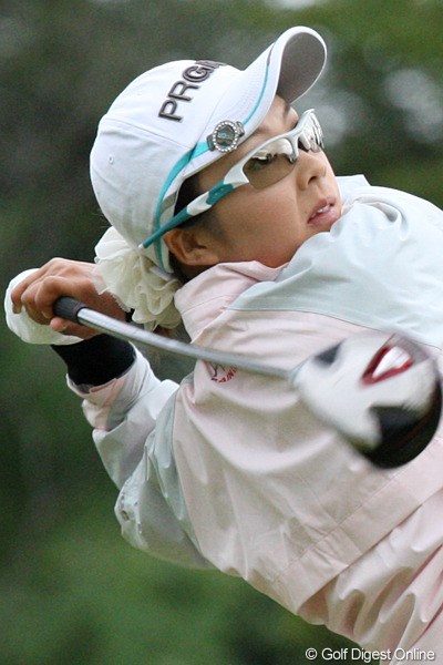 2010年 ミヤギテレビ杯ダンロップ女子オープンゴルフトーナメント2日目 菊地絵理香 4連続バーディでトップと3打差の7位タイです。