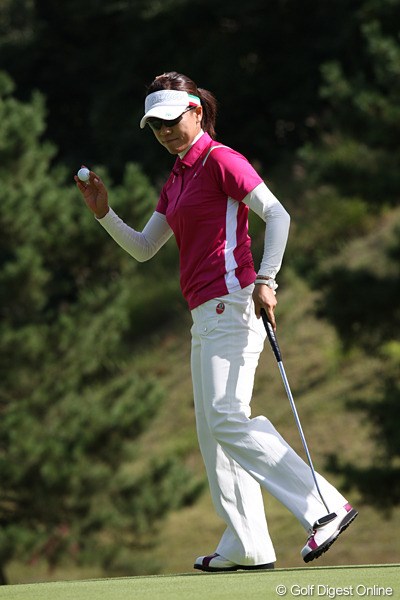 2010年 ミヤギテレビ杯ダンロップ女子オープンゴルフトーナメント最終日 大山志保 最終日は左肘のサポーターなしで戦い6位タイに入った大山志保
