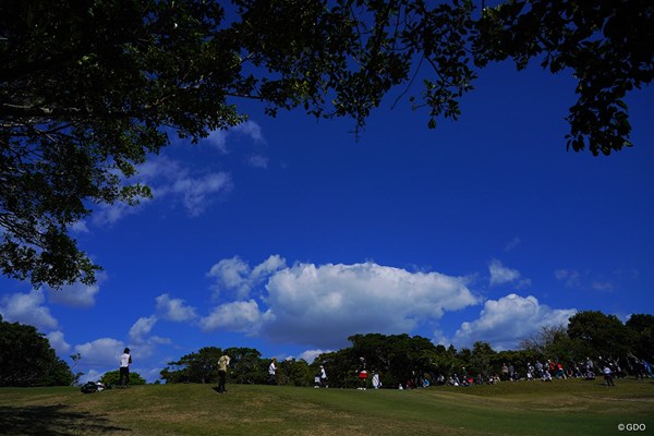 2023年 ダイキンオーキッドレディスゴルフトーナメント 最終日 7番ホール 最終日、やっと沖縄らしい気持ちよい青空に。