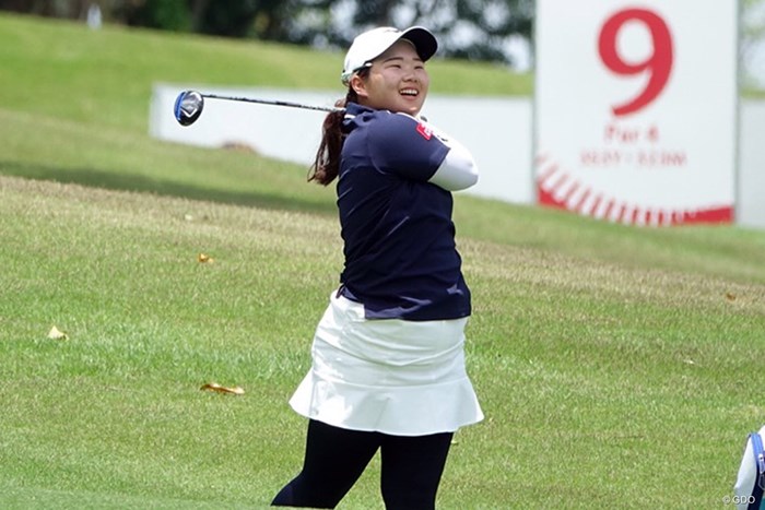 うまくいかないショットもこの笑顔 2023年 アジアパシフィック女子アマチュアゴルフ選手権 初日 寺岡沙弥香