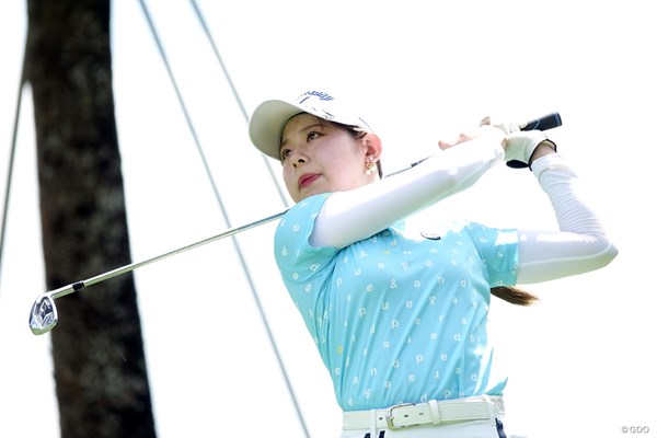 2023年 アジアパシフィック女子アマチュアゴルフ選手権 初日 吉田鈴 カメラに追われながらプレーした吉田鈴