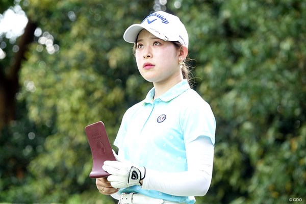 2023年 アジアパシフィック女子アマチュアゴルフ選手権 初日 吉田鈴 真剣な顔で風を読む