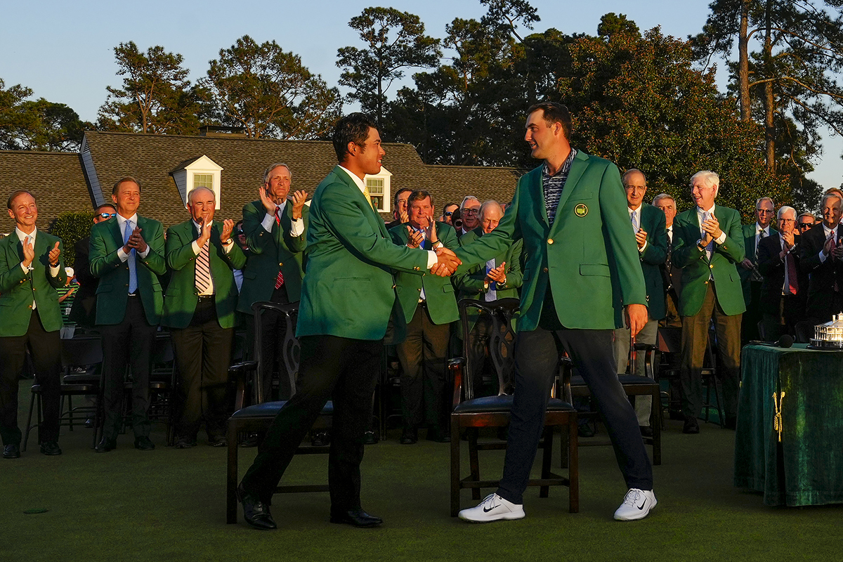 シェフラーは2022年大会で松山英樹からグリーンジャケットを授かった（提供：Augusta National Golf Club）