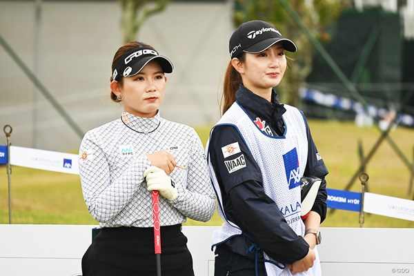 2023年 アクサレディスゴルフトーナメント in MIYAZAKI 事前 吉本ひかる 今週は姉・百花さん（右）と今季初タッグとなる吉本ひかる。姉妹での“初優勝”を目指す