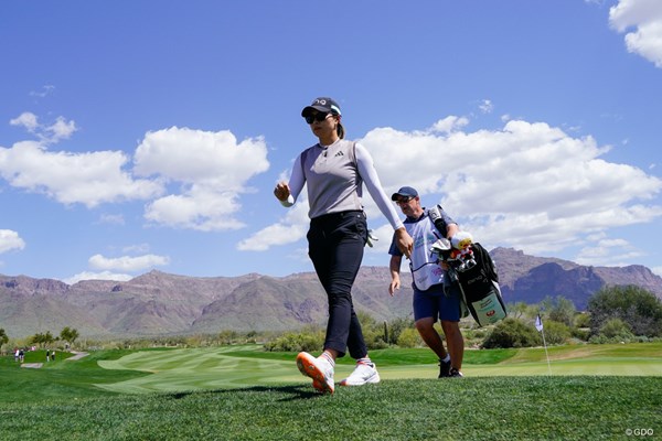 2023年 LPGAドライブオン選手権 3日目 渋野日向子 残すところ18ホール。首位と3打差に18人がひしめく混戦模様だ