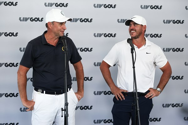 2023年 LIVゴルフ・オーランド  2日目 リチャード・ブランド ブルックス・ケプカ ブルックス・ケプカ(右)が単独首位に立った(Jon Ferrey/LIV Golf)