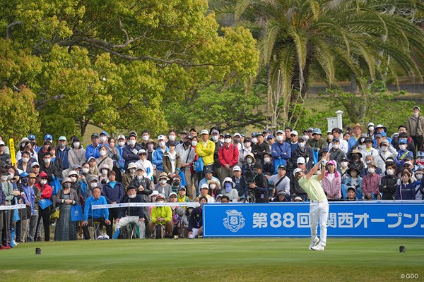 2023年 関西オープンゴルフ選手権競技 2日目 石川遼 平日にも関わらず、朝のスタートから大ギャラリー。