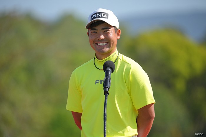 トレードマークの笑顔でインタビュー。 2023年 関西オープンゴルフ選手権競技 最終日 蝉川泰果