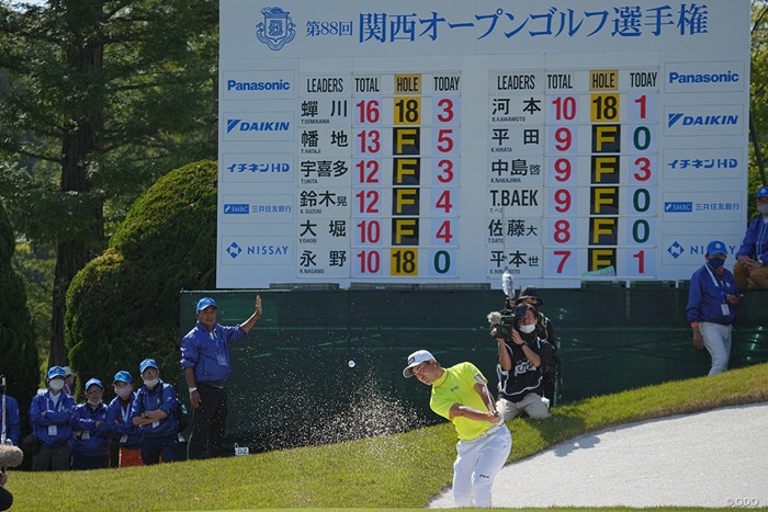 最終18番、3打目のバンカーショットはピンにピタリ。 2023年 関西オープンゴルフ選手権競技 最終日 蝉川泰果