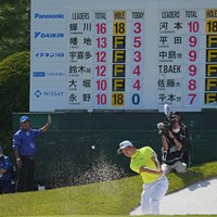 最終18番、3打目のバンカーショットはピンにピタリ。 2023年 関西オープンゴルフ選手権競技 最終日 蝉川泰果