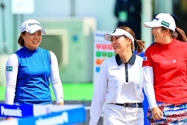 2023年 パナソニックオープンレディースゴルフトーナメント 初日 永峰咲希 堀奈津佳（中央）、堀琴音（右）の姉妹と同組だった