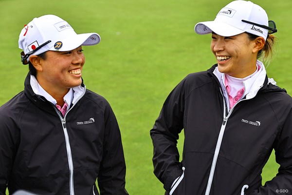 豪州相手に引き分けた渋野日向子（右）＆笹生優花ペア