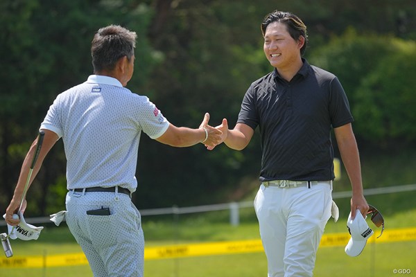 2023年 ゴルフパートナー PRO-AMトーナメント 初日 宇喜多飛翔 「62」で首位発進。藤田寛之と同組でプレーした
