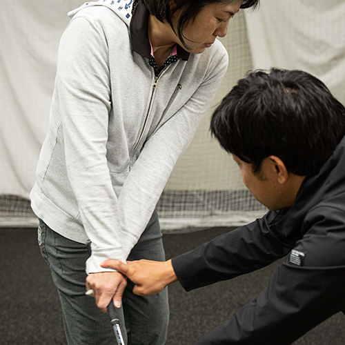 前傾の起き上がりどう防ぐ？ レッスン現場からLIVEルポ