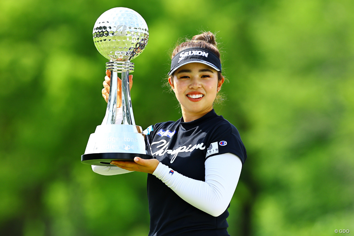 山下美夢有が7打差で今季2勝目 女王争い1位に浮上【国内女子ツアー