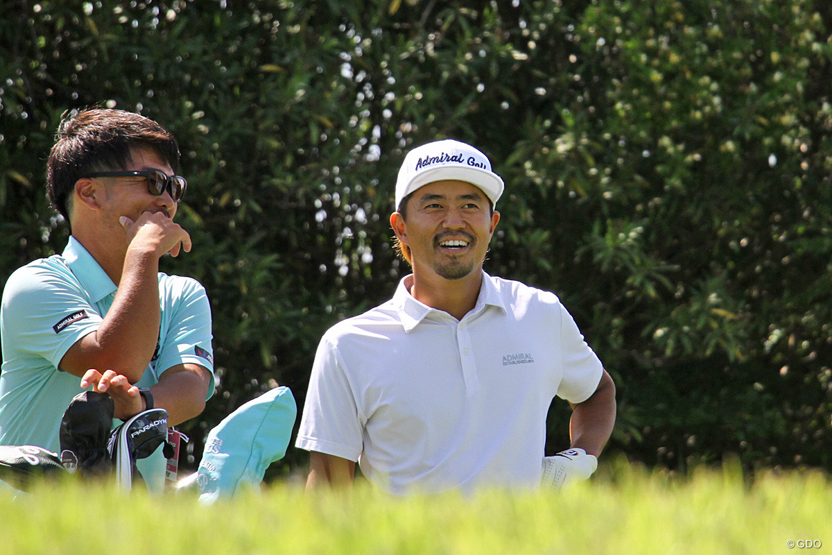 国内ツアーの今季初戦に臨む小平智。開幕前日のプロアマ戦は笑顔が多かった