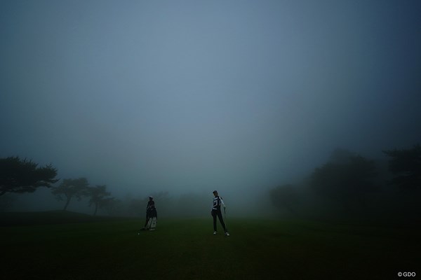 2023年 リシャール・ミル ヨネックスレディスゴルフトーナメント 2日目 夕方は濃霧に包まれてプレー続行不可能に…