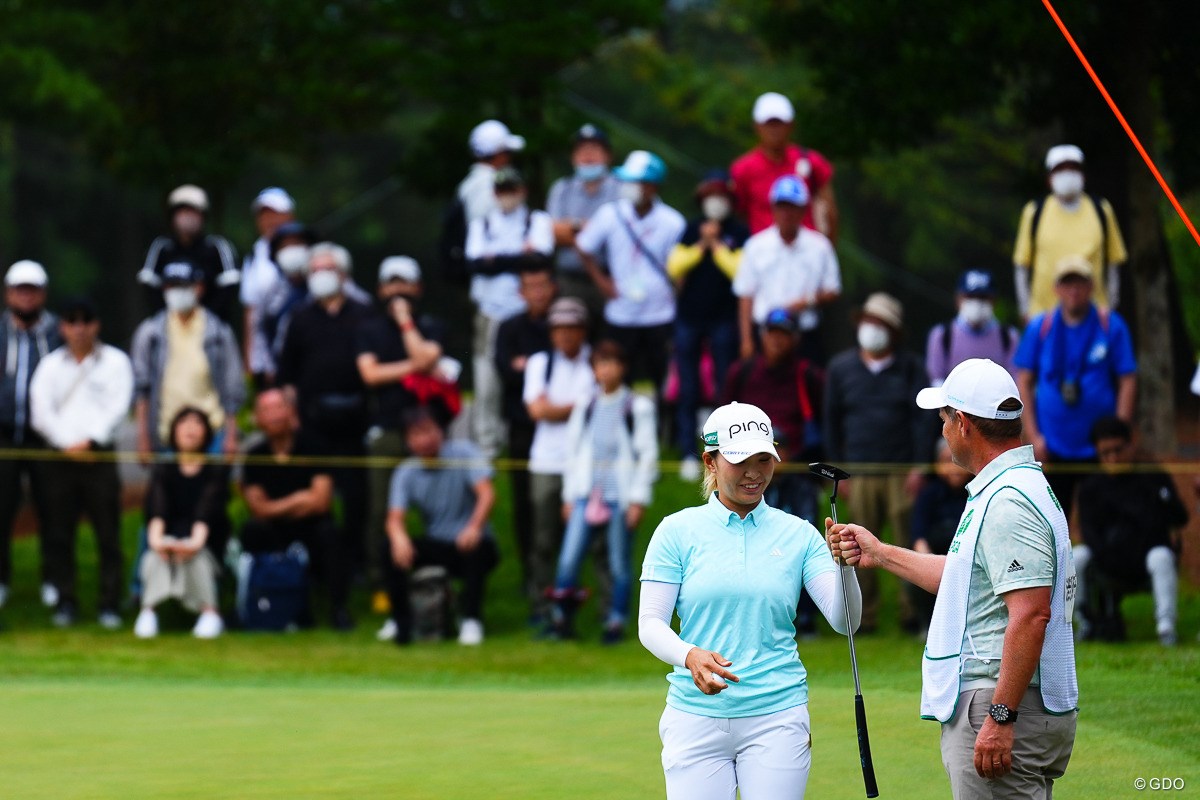 2023年 宮里藍サントリーレディスオープンゴルフトーナメント 初日 渋野日向子