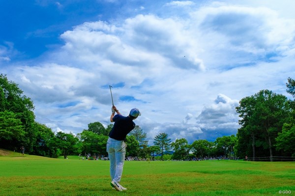 2023年 ASO飯塚チャレンジドゴルフトーナメント 最終日 中島啓太 プレーオフ2ホール目、ベタピンにつけたセカンドショット