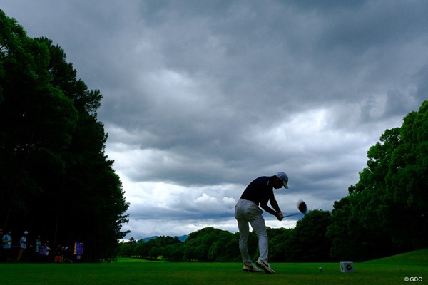 2023年 ASO飯塚チャレンジドゴルフトーナメント 最終日 中島啓太 午後は黒い雲が