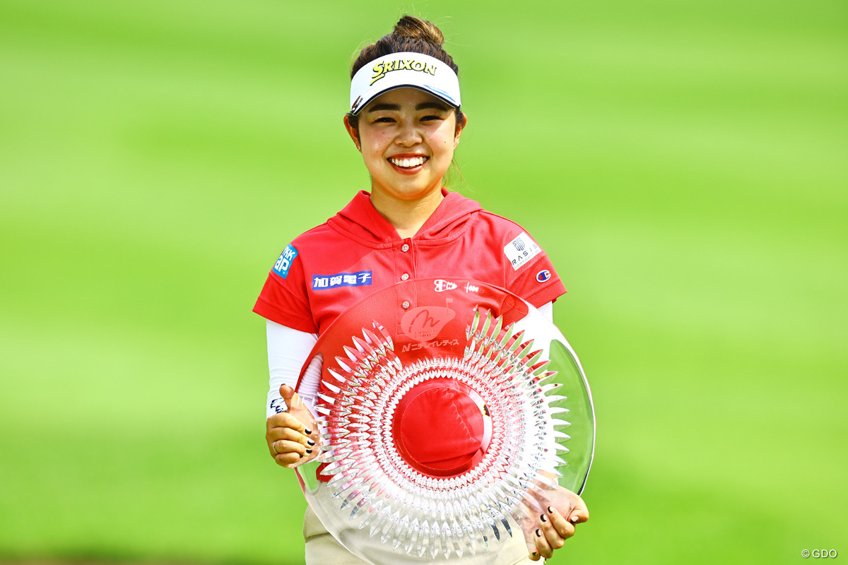 山下美夢有が完全Vで節目のツアー10勝目 3打差2位に岩井明愛