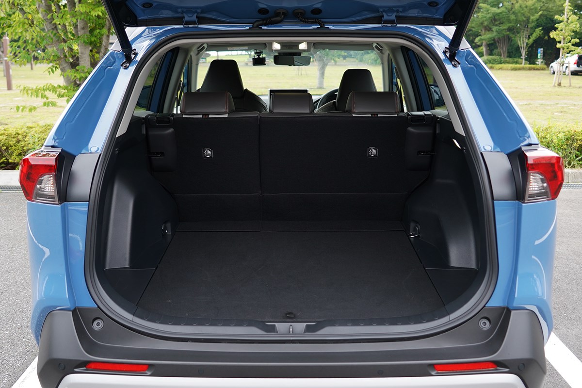 トヨタ「RAV4」のゴルフバッグ積載量を調査