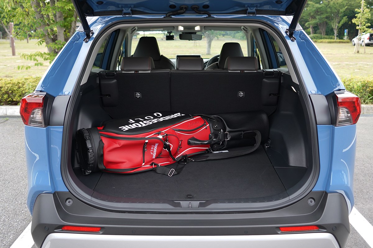 トヨタ「RAV4」のゴルフバッグ積載量を調査
