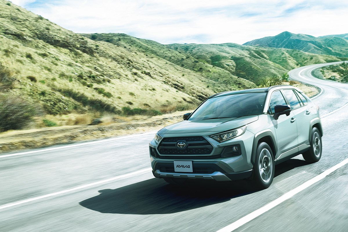 トヨタ「RAV4」のゴルフバッグ積載量を調査