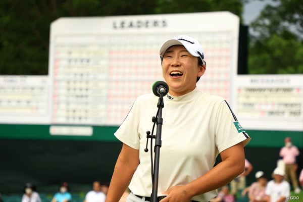 笑顔の優勝インタビュー。スピーチでは涙した