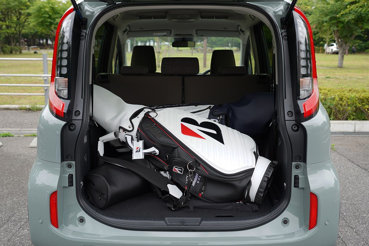 トヨタ「シエンタ」キャディバッグ何個積める？
