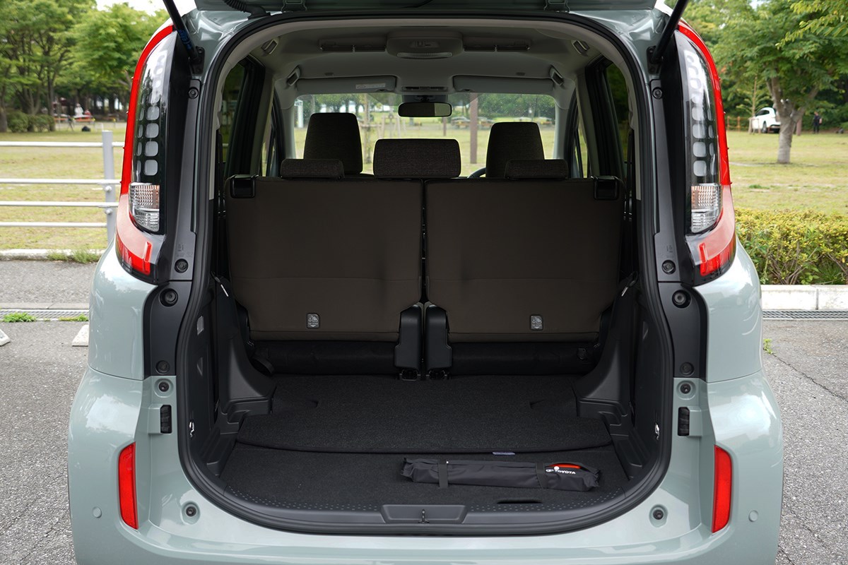 トヨタ「シエンタ」キャディバッグ何個積める？