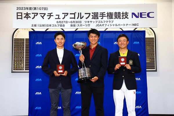 (左から)2位の鵜瀬璃久、優勝した中野麟太朗、3位の岡田晃平(提供：JGA).JPG