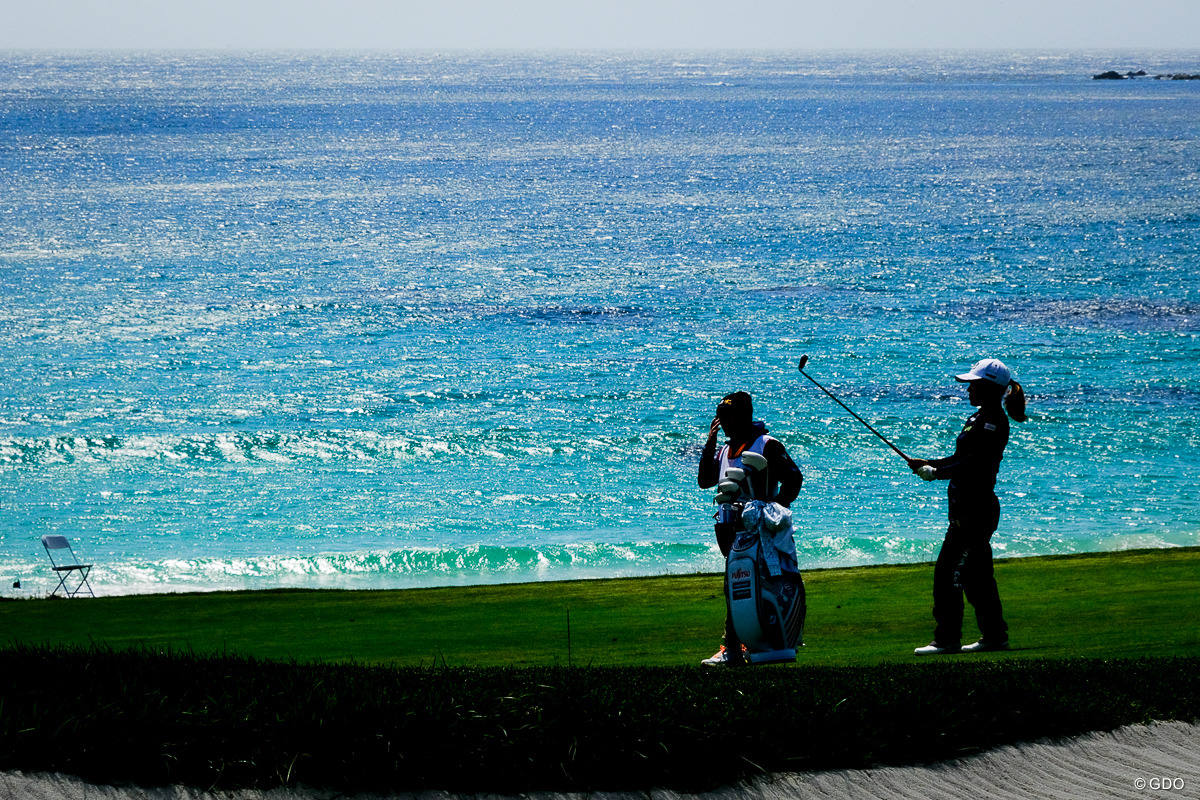 Hole10は海沿いにある