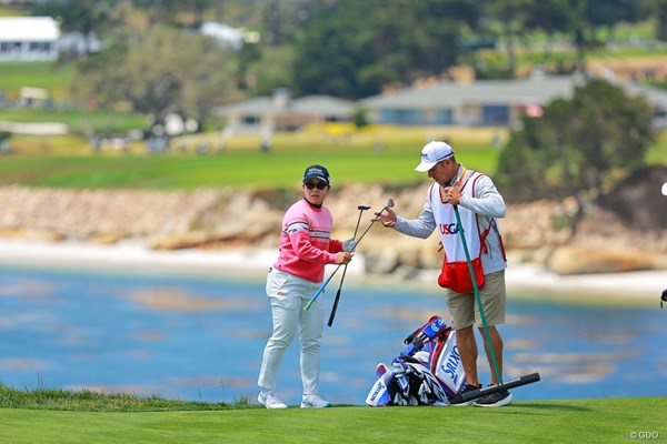 キャディのグレッグ・ジョンストン氏はジュリ・インクスターとともに全米女子オープン2勝