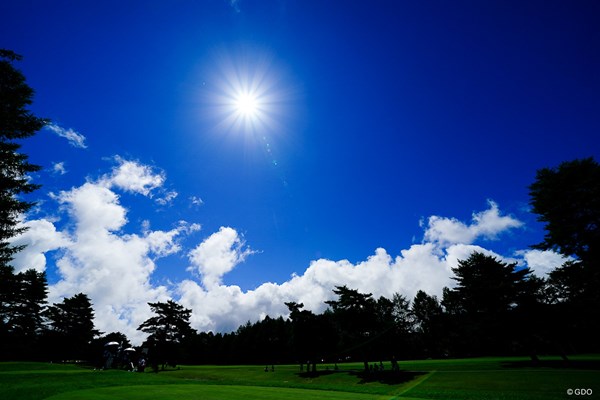 2023年 NEC軽井沢72ゴルフトーナメント 初日 夏空 午後は快晴