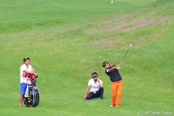 谷コーチが毎ショットチェックしながらラウンドしていた片山晋呉