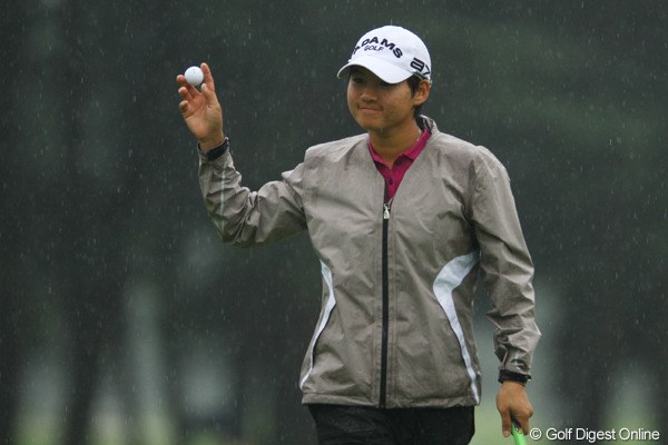 2010年 日本女子オープンゴルフ選手権競技初日 ヤニ・ツェン エッ？ヤニも襟入れちゃうの？もしかしてUSLPGAで流行中？