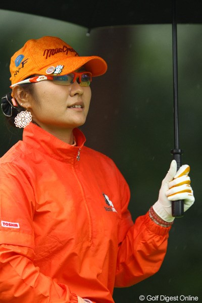2010年 日本女子オープンゴルフ選手権競技初日 藤田幸希 結構デカめなイヤリング？ピアス？ですが、スイングの時に気にならないですか？