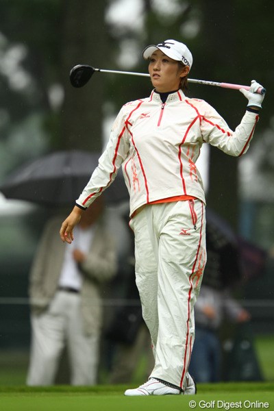 2010年 日本女子オープンゴルフ選手権競技初日 飯島茜 特に意味は無いのですが、このレインウェアを見た瞬間、理科室によくあるような人体標本を思い出してしまったもので・・・。