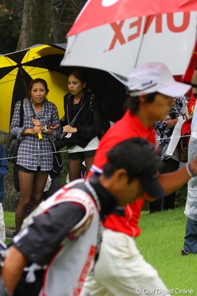 2010年 コカ・コーラ東海クラシック初日 石川遼＆金田久美子 またしても金田久美子発見!ナイキの傘は目立ちすぎです