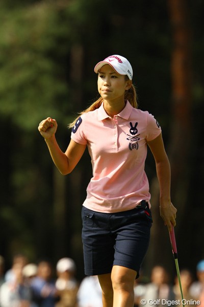 2010年 日本女子オープンゴルフ選手権競技2日目 上田桃子 11位タイに浮上した上田桃子。メジャーへの過剰な意識を捨てたことが奏功している