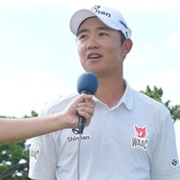 優勝を決めインタビューに応える 2023年 Sansan KBCオーガスタゴルフトーナメント 最終日 ソン・ヨンハン